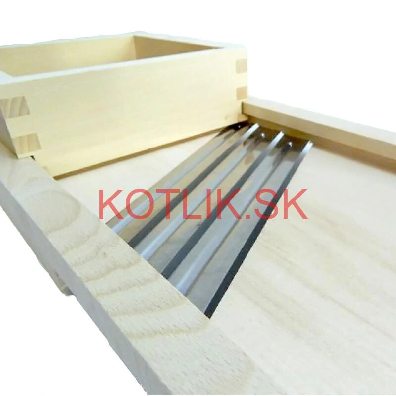 Ručný drevený krájač kapusty 3 nože 66 x 24 cm (stredný)