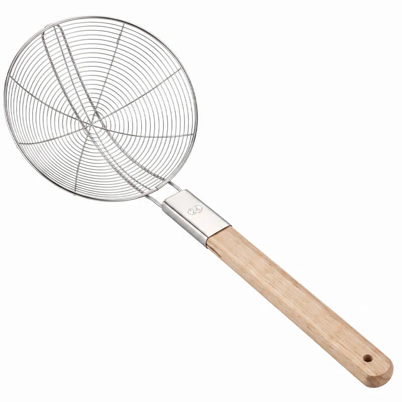 Veľké nerezové sitko – penovačka 22,5 cm s drevenou rukoväťou, 56,5 cm